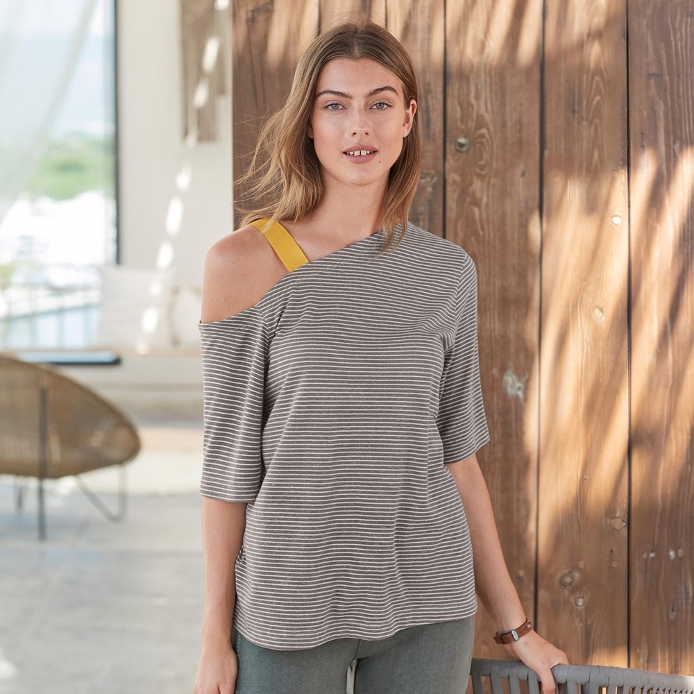 Sundance Off Shoulder Gray and White Stripe Tee Size XS Extra Small 2